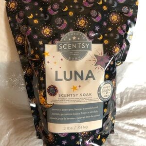 Scentsy Luna Bath Soak - Black and Purple